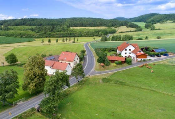 Foto: Unser Lützenbachshof (links) und der Oberlützenbachshof (rechts)