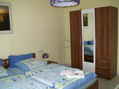 Wohnung 1 - das Schlafzimmer Foto: Wohnung 'Kuh Bella' - das Schlafzimmer